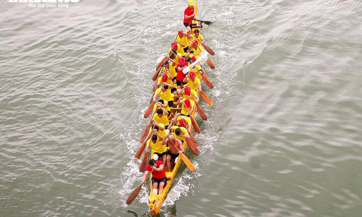 Ảnh: Hơn 200 tay chèo tranh tài đua thuyền trên sông Nhật Lệ