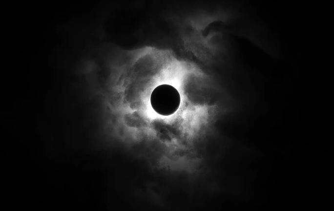 Đêm nay, thế giới đón 'Mặt trăng đen' cực hiếm gặp