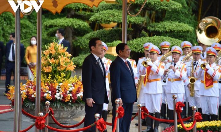 Thủ tướng Phạm Minh Chính chủ trì lễ đón Thủ tướng Nhật Bản Kishida Fumio