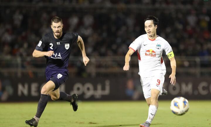 Văn Toàn chưa nghĩ đến chuyện ra nước ngoài thi đấu