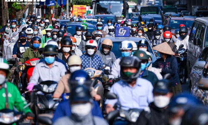 Ảnh: Cửa ngõ Hà Nội tắc không lối thoát trong ngày cuối cùng nghỉ lễ 30/4