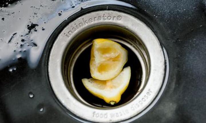 7 công dụng 'giúp việc nhà' của quả chanh