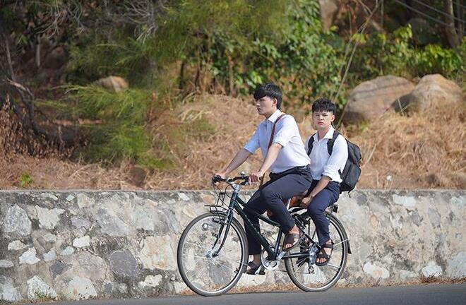 Lần đầu đóng phim 'Boy’s Love', học trò Lâm Khánh Chi diễn xuất ra sao?