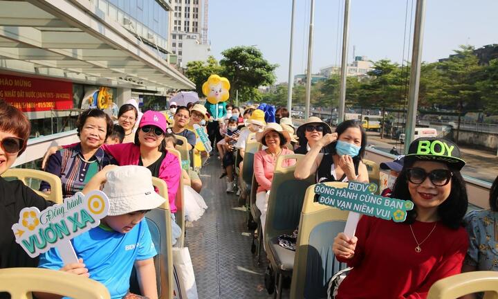 Trải nghiệm miễn phí xe bus 2 tầng xuyên Việt cùng BIDV