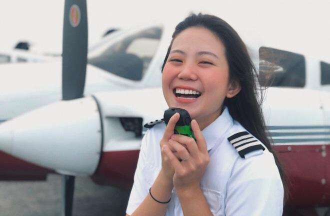 Cô gái bỏ bằng kiến trúc, theo học phi công để không phải chạy 'deadline'