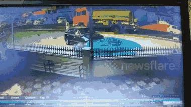 Video: Ô tô rơi xuống giếng sâu, 4 người thoát chết thần kỳ