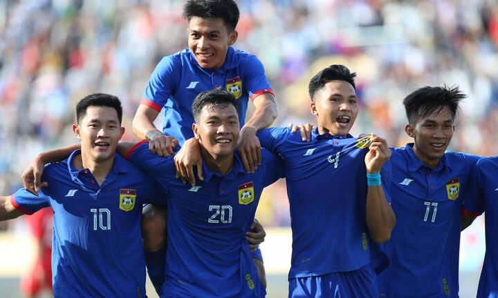 U23 Singapore 7 phút ghi 2 bàn, U23 Lào đánh rơi chiến thắng