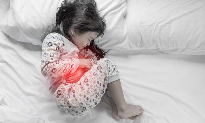Trẻ đau bụng và buồn nôn: Dấu hiệu của bệnh nguy hiểm