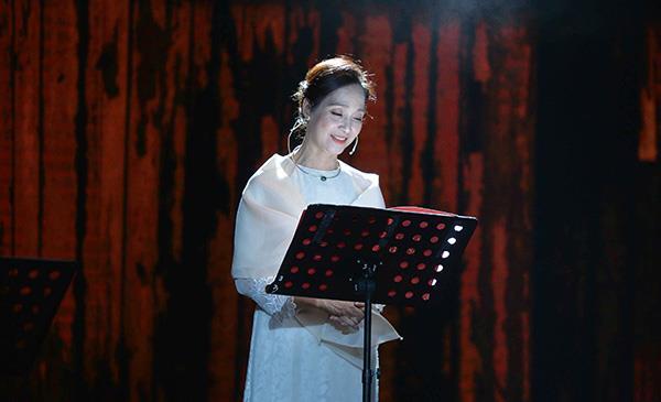  NSND Lê Khanh rưng rưng nước mắt khi ngâm thơ Hữu Thỉnh