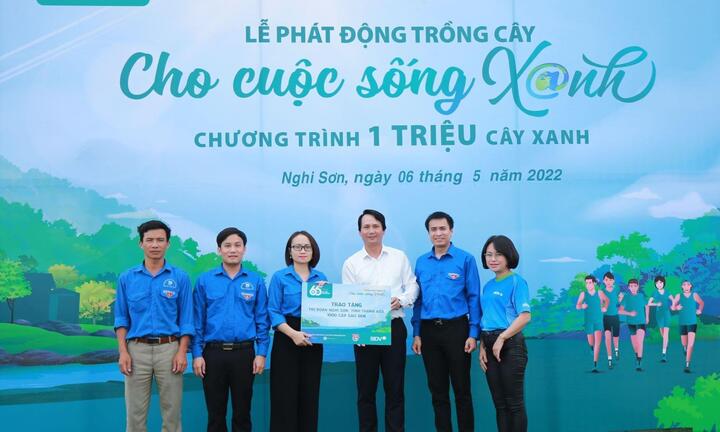 BIDV thực hiện chương trình 'Trao máy tính, gửi tương lai' tại Thanh Hóa