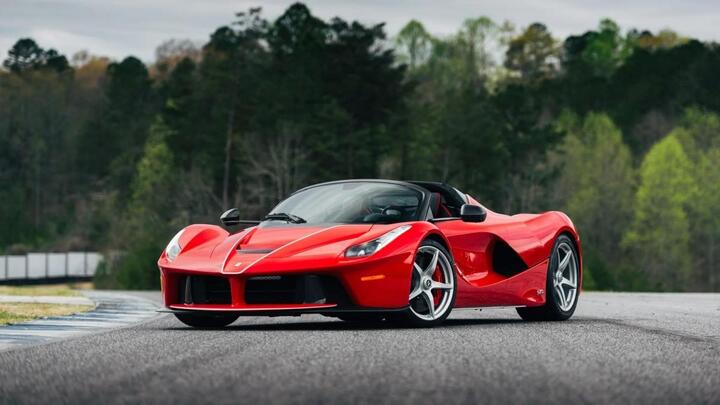 LaFerrari Aperta 2017 đã qua sử dụng được rao bán lên tới hơn 100 tỷ đồng