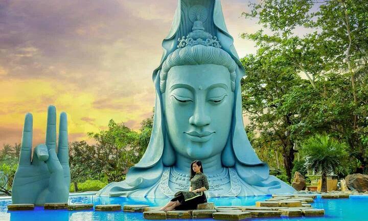 Ngôi chùa nổi tiếng với tích tượng Phật trôi dạt từ biển, xây bằng san hô và dừa