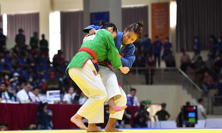 Nhà vô địch kurash SEA Games 31 tập Muay cùng chồng khi bị cách ly