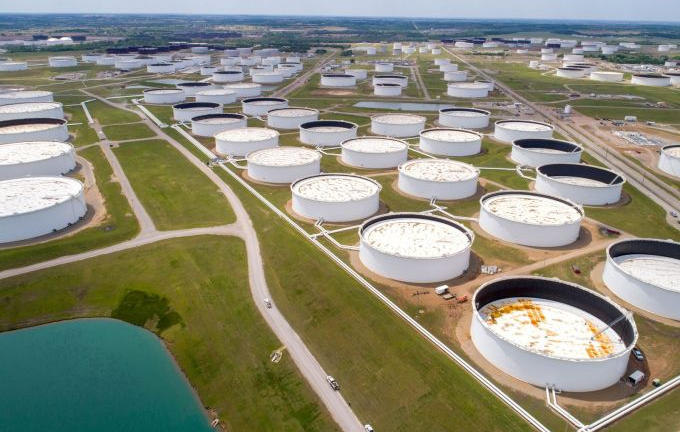 Giá dầu giảm mạnh khi EU nới lỏng trừng phạt năng lượng Nga