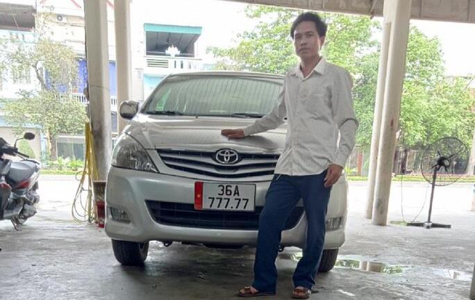 Mua xe ô tô cũ giá 320 triệu đồng, người đàn ông bấm được biển số 'VIP' 777.77