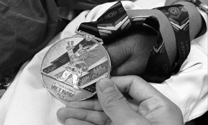 Vừa giành HCV vô địch SEA Games 31, võ sĩ Tô Thị Trang nhận tin buồn mất cha