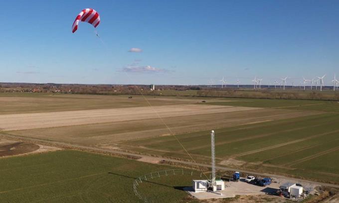 Video: Diều thu năng lượng gió từ độ cao 400m 