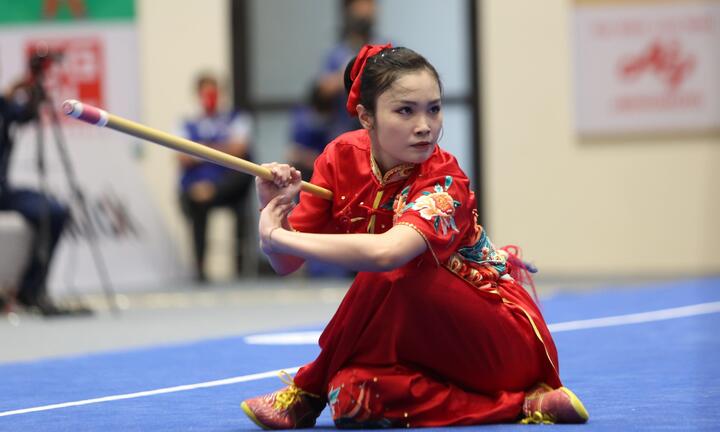 VĐV Wushu Đặng Tiểu Bình bật khóc, dành tặng huy chương SEA Games cho mẹ 