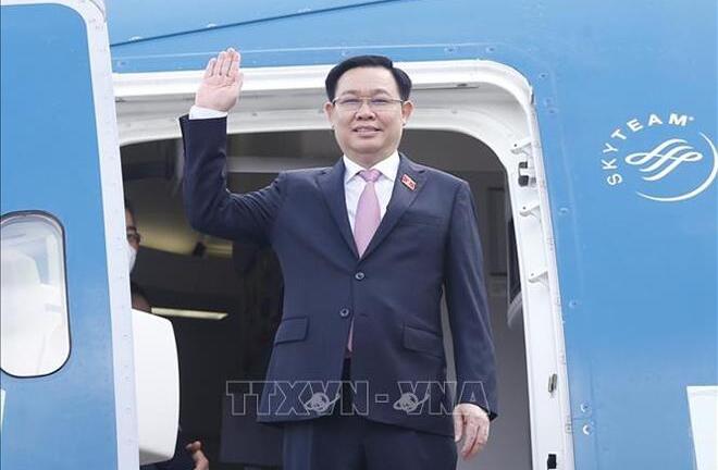 Chủ tịch Quốc hội Vương Đình Huệ thăm chính thức CHDCND Lào