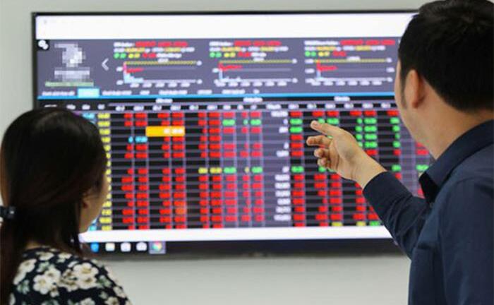 Chứng khoán tiếp tục giảm điểm sau phiên 'bão lửa'