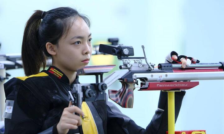 Video: Nữ xạ thủ xinh đẹp vừa giành huy chương bạc SEA Games 31