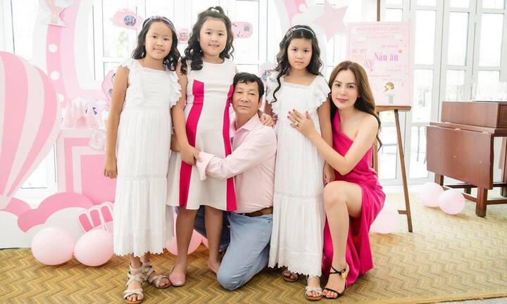3 tiểu công chúa xinh xắn, ngoan ngoãn của Hoa hậu Phương Lê và chồng đại gia