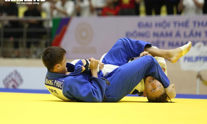 Không kịp ra đòn chốt hạ, võ sĩ Việt Nam hụt HCV đầy tiếc nuối