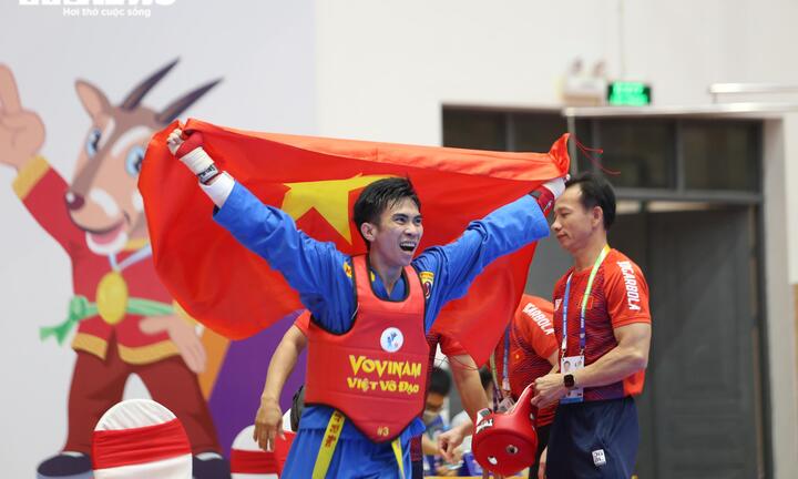 Đánh bại võ sĩ 2 lần vô địch thế giới, Lê Hồng Tuấn giành HCV Vovinam