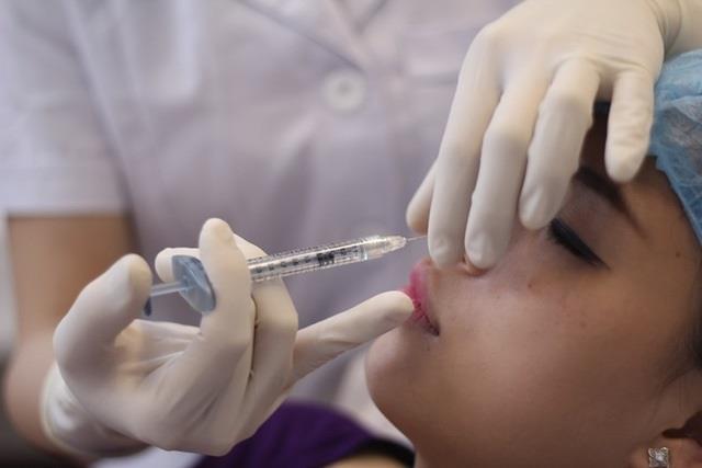 Tiêm chất làm đầy mũi để đổi vận mệnh, người phụ nữ nhập viện cấp cứu