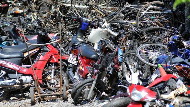 Cháy hơn 140 xe máy tại bãi giữ xe vi phạm pháp luật ở Bình Dương