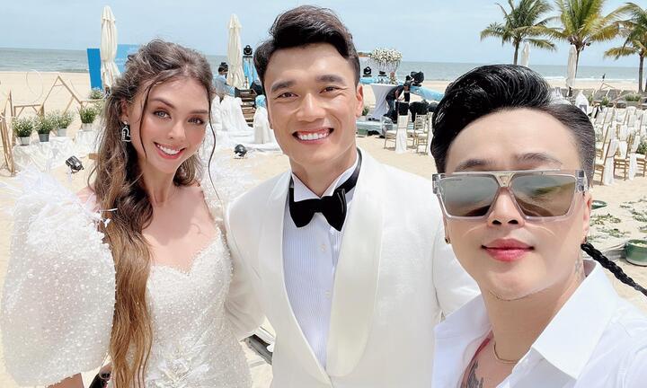 Thủ môn Bùi Tiến Dũng cưới người mẫu Ukraine