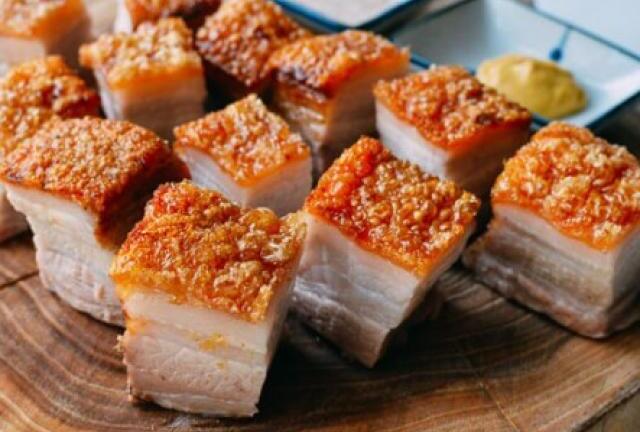 Cách làm thịt quay giòn bì ngon tuyệt đỉnh bằng nồi chiên không dầu