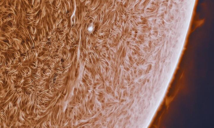 Sự thật về bức ảnh từ trường Mặt Trời đang lan truyền trên mạng xã hội