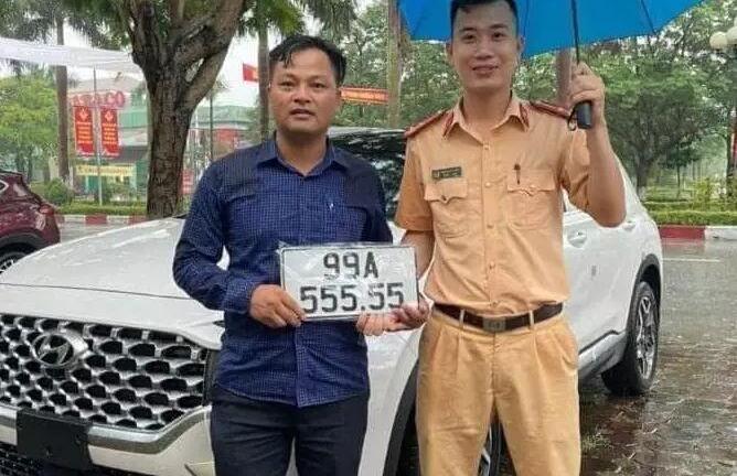 Trúng biển VIP, loạt xe Hyundai SantaFe đội giá gấp 3