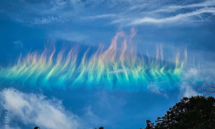 Những ‘ngọn lửa’ cầu vồng xuất hiện trên trời ảo diệu như phim viễn tưởng