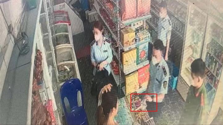 Cửa hàng cung cấp đầy đủ hóa đơn, quản lý thị trường vẫn quy kết là hàng lậu 