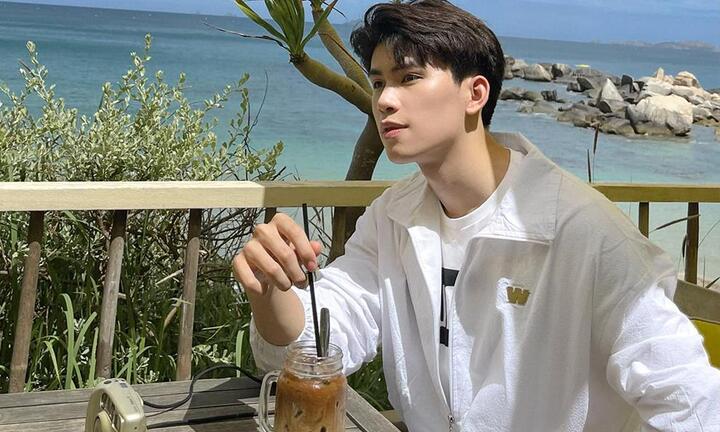 Nam sinh Đại học Thăng Long gây sốt với vẻ ngoài điển trai như tài tử