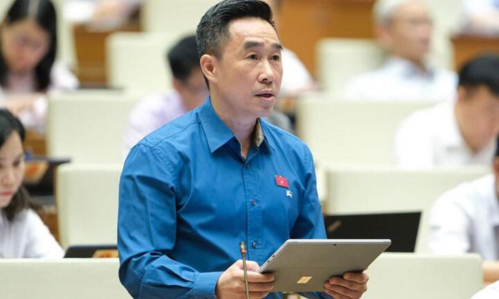 Ngăn cản việc phổ biến Quốc kỳ, Quốc huy, Quốc ca là vi phạm pháp luật