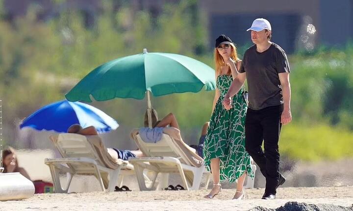 Tỷ phú Elon Musk công khai yêu người mới