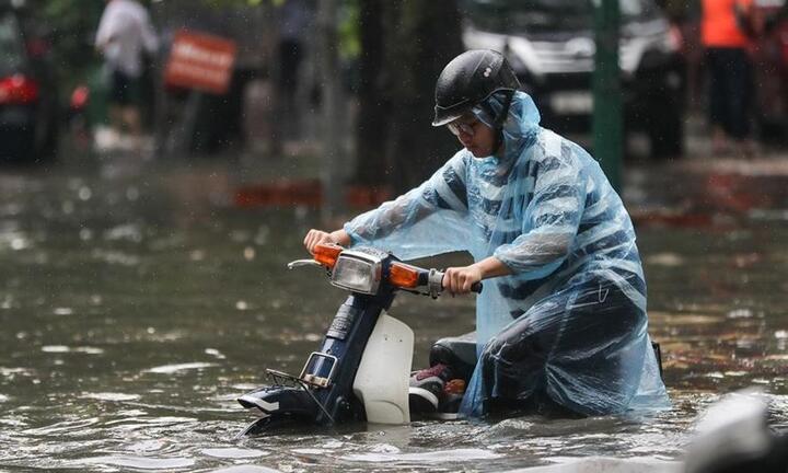 6 mẹo hay bảo vệ xe máy trong mùa mưa ngập
