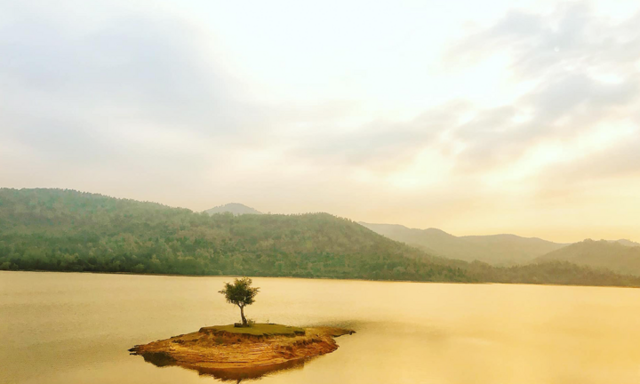 Quảng Nam giờ còn có hồ Phú Ninh vừa thơ vừa yên tĩnh, đến rồi là vương vấn mãi