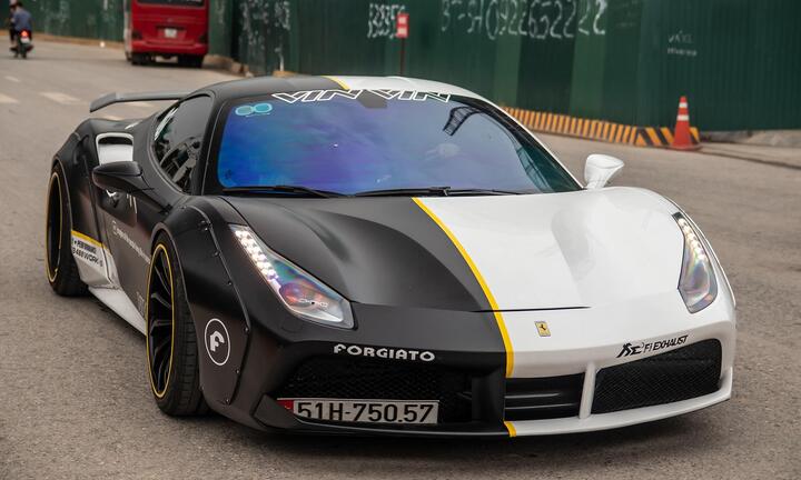 Ferrari 488 GTB độ Liberty Walk có ngoại thất lạ mắt