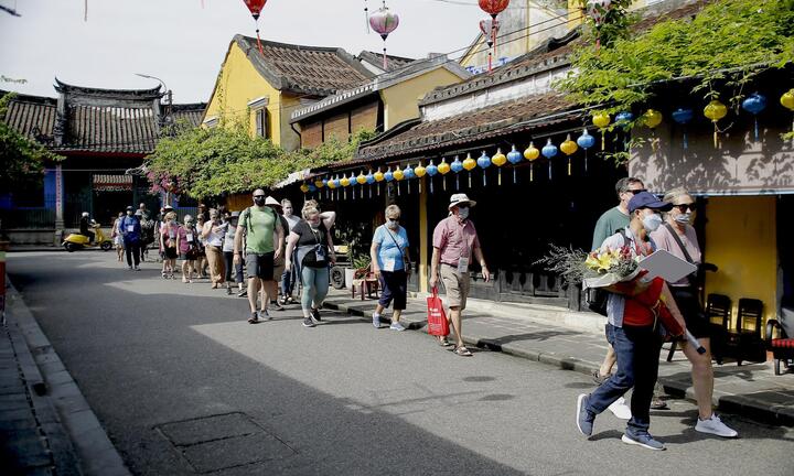 Cần gấp hàng trăm nhân viên, resort 5 sao tăng lương, tuyển người chưa thạo nghề