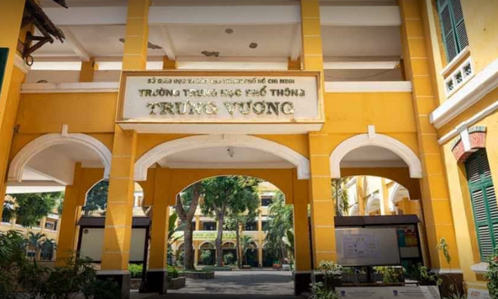 Tấm thiệp đặc biệt và lời nhắn xúc động của cô hiệu trưởng