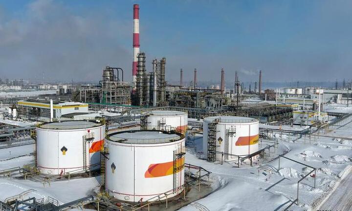 Châu Âu sẽ hạ nhiệt giá nhiên liệu sau đòn trừng phạt dầu thô Nga?