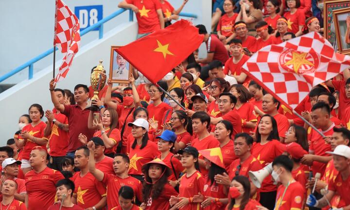 CĐV lặn lội đến Uzbekistan ủng hộ U23 Việt Nam, sao nỡ chê bai vì một lời cổ vũ?