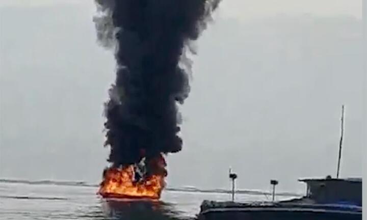 Xuồng cao tốc bốc cháy ngùn ngụt trên biển ở Quảng Ninh