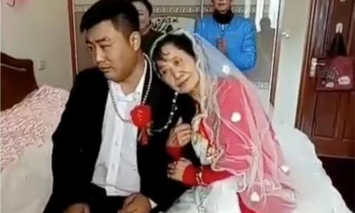 Đang tự do bỗng có thêm vợ, loạt chú rể có biểu cảm khó hiểu vừa tội vừa hài