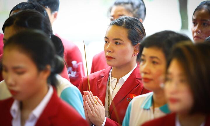 Huỳnh Như và các nữ VĐV Việt Nam mang tinh thần Hai Bà Trưng đến World Cup