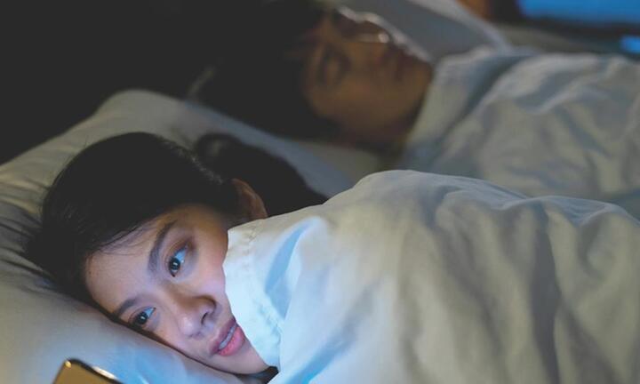 Chuyện phòng the nguội lạnh do chứng nghiện điện thoại, máy tính